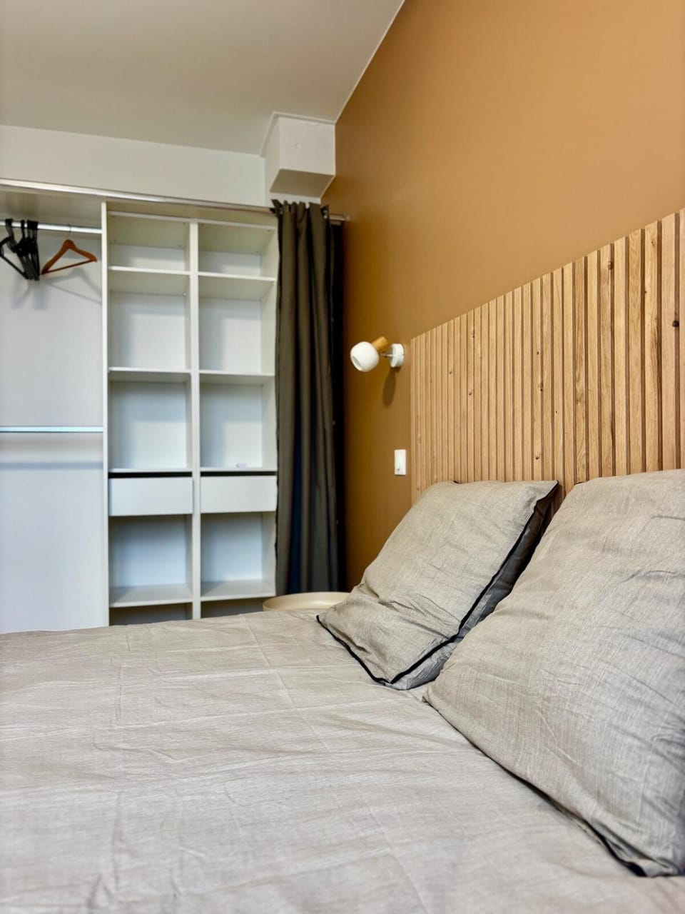 Photo of the whole room, Bedroom