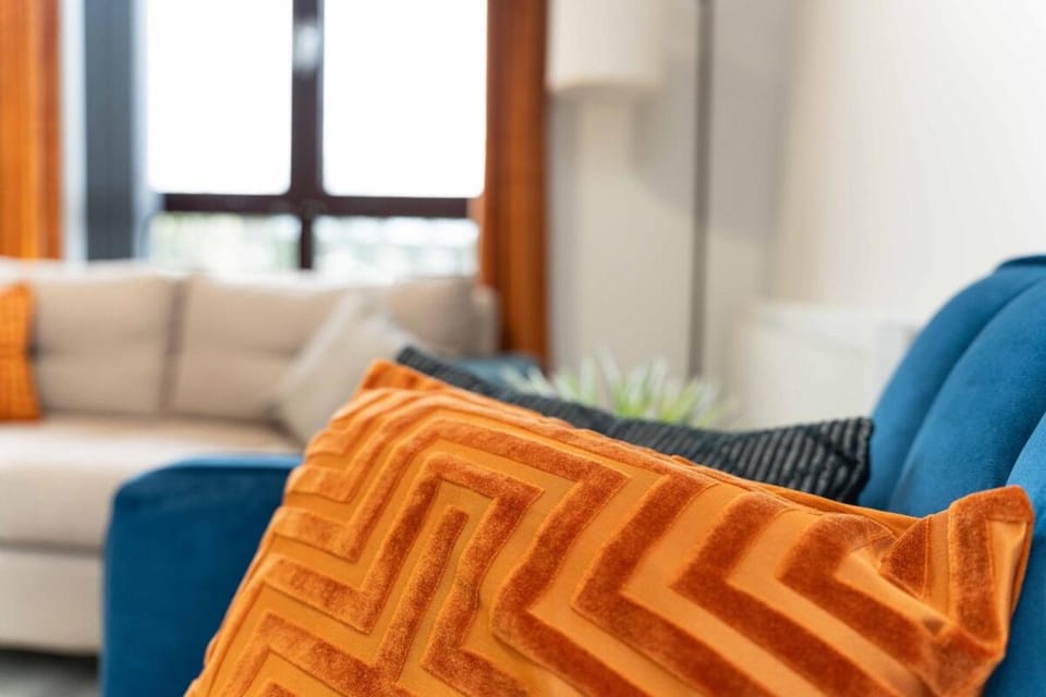 The Cumberland Sleeps 5 Apartment in Bristol