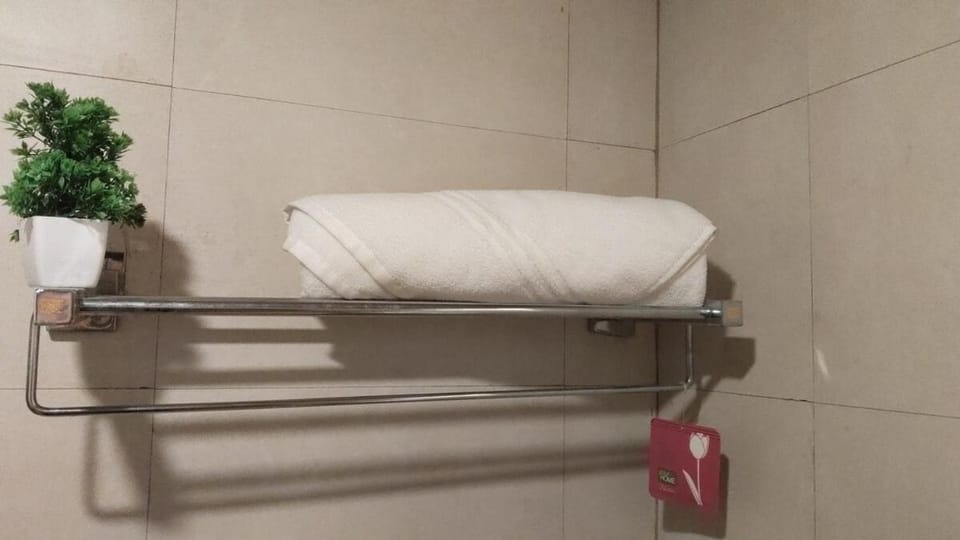 Craviq Hotels & Resturant Apartment in Noida