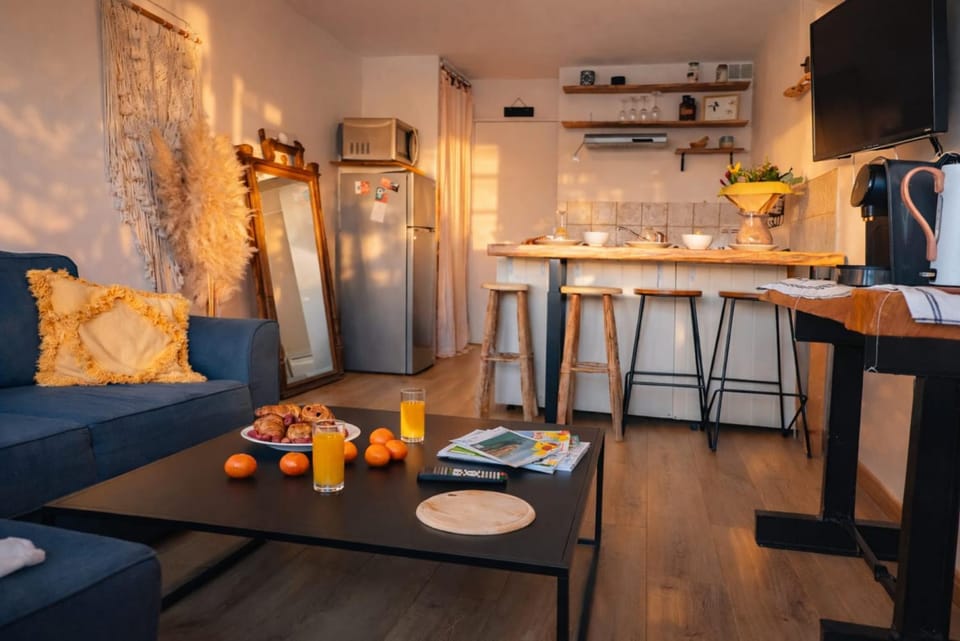 TV and multimedia, Kitchen or kitchenette, Living room, Dining area