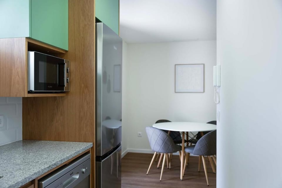 Kitchen or kitchenette, Dining area, oven, stove