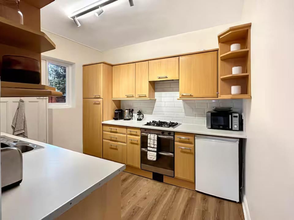 Coffee/tea facilities, Kitchen or kitchenette, dishwasher, minibar, oven, stove, toaster