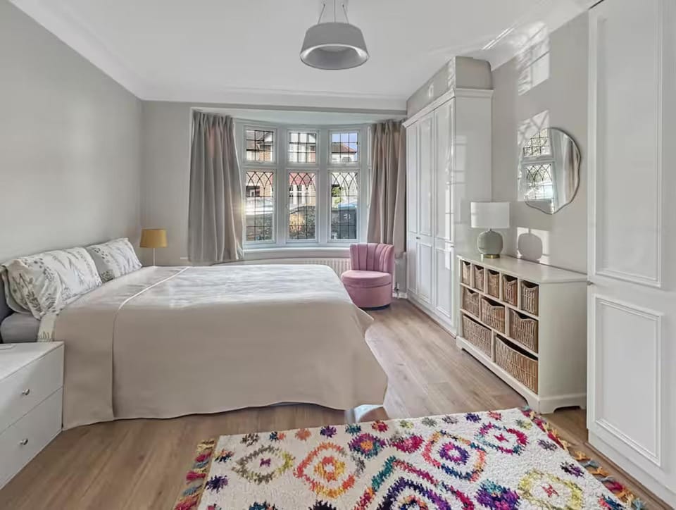 Bed, Photo of the whole room, Bedroom