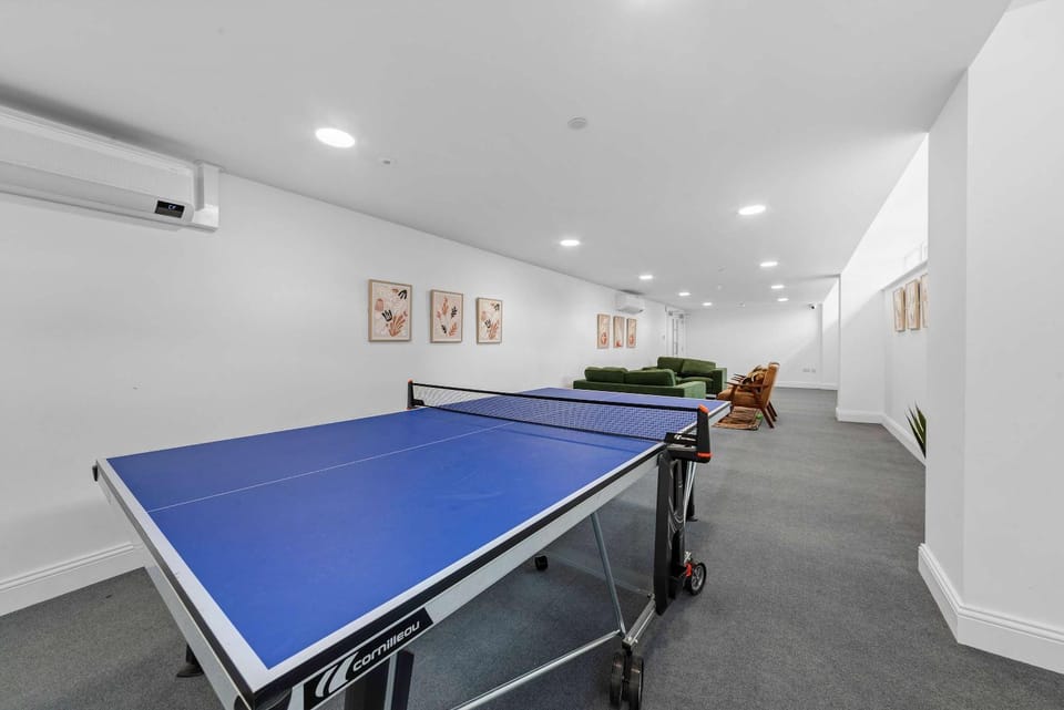 2 Bed Apartment in Central Gravesend w Games Room Apartment in Gravesend