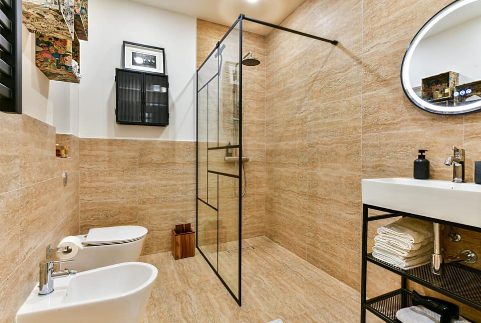 Modern Room in Gzira-Sliema Seafront Promenade Vacation rental in Sliema