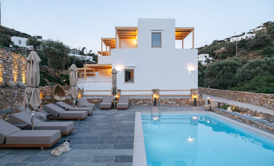 Property building, Natural landscape, Pool view, Swimming pool, Swimming pool, sunbed