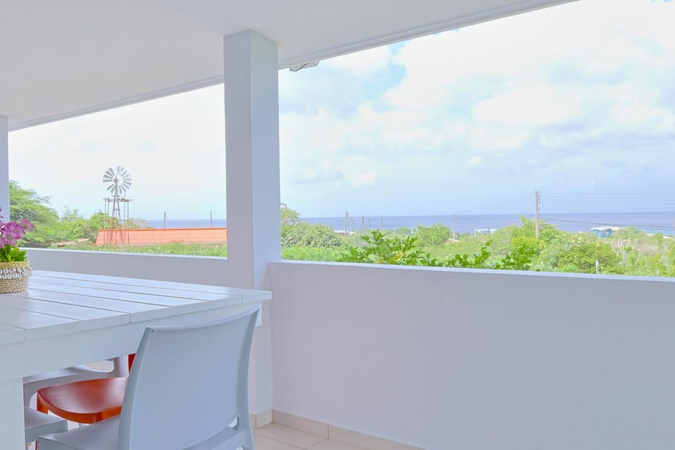 View (from property/room), Balcony/Terrace, Dining area, Sea view