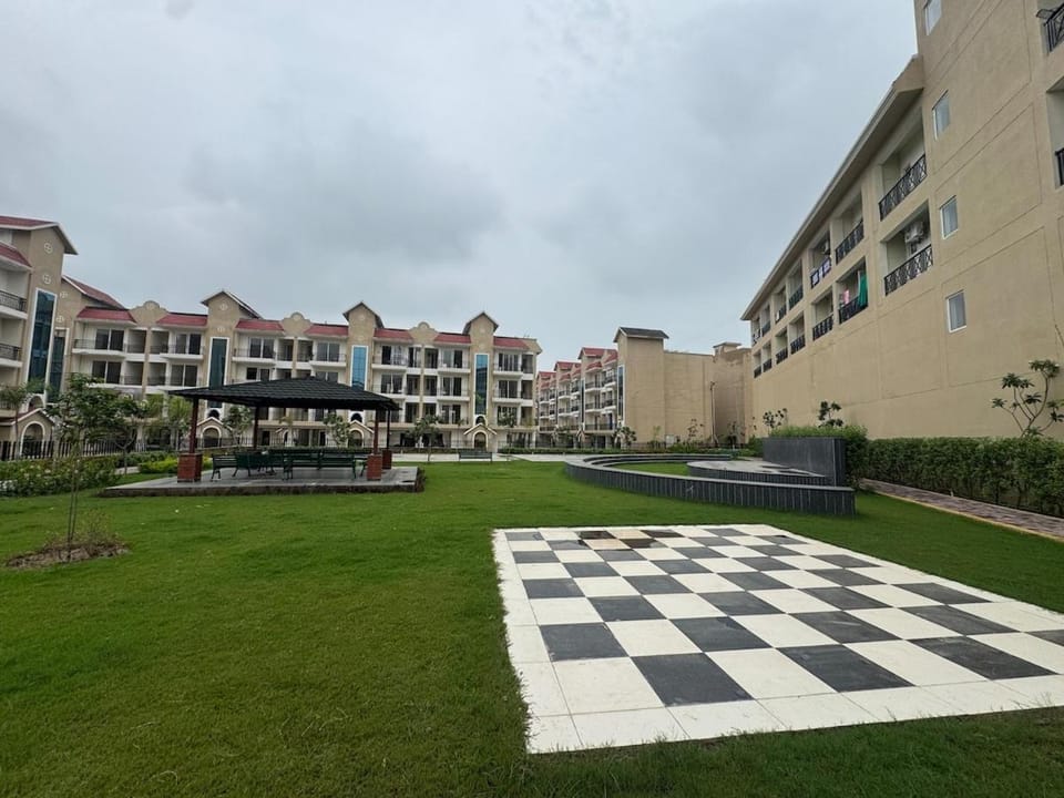 The Ivory Stay, Chic 2BHK, Top Location, Cozy Comfort Apartment in Punjab, India