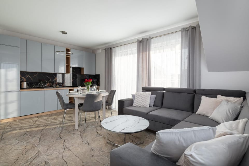Kitchen or kitchenette, Living room, Seating area, Dining area, kitchen