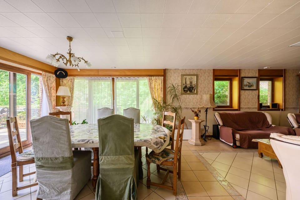 Living room, Decorative detail, Dining area