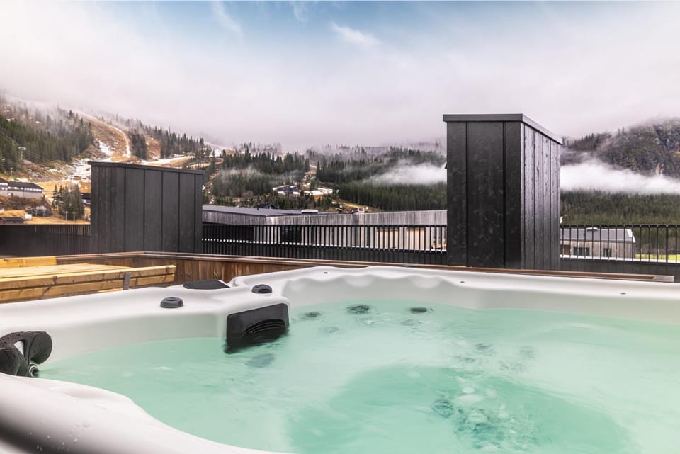 Hot Tub, Mountain view