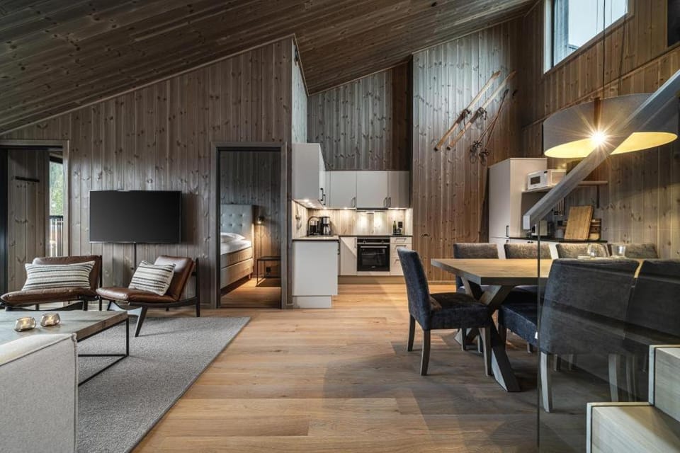 Dining area, kitchen