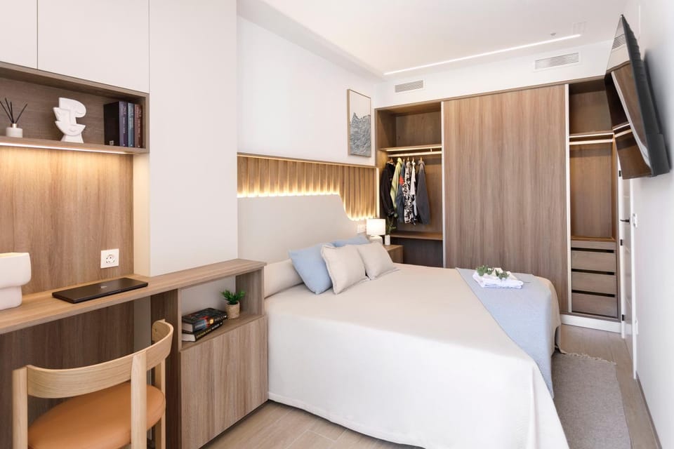 Bed, TV and multimedia, Photo of the whole room, Bedroom, wardrobe