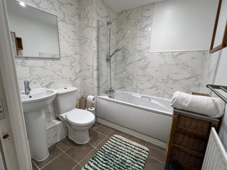 Central Self Contained Service Studio Apartment in St Albans