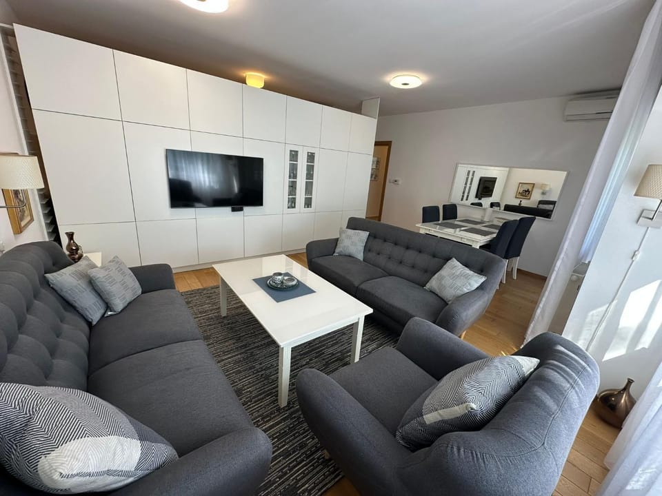 TV and multimedia, Living room, Seating area