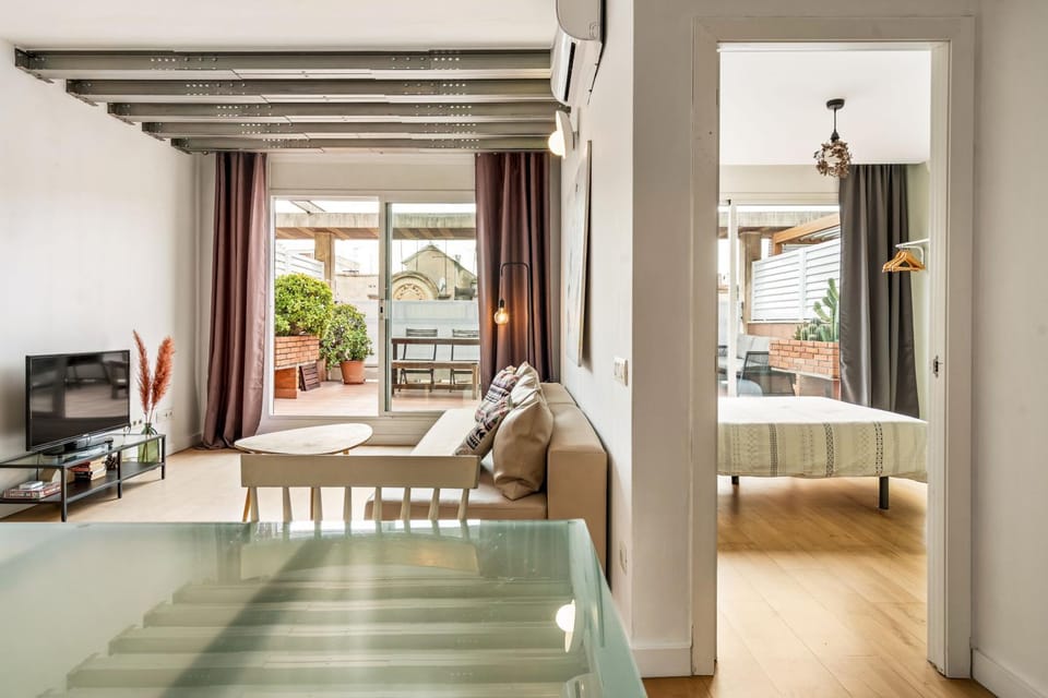 Communal lounge/ TV room, TV and multimedia, Living room, Seating area, Dining area, Evening entertainment, hair dresser