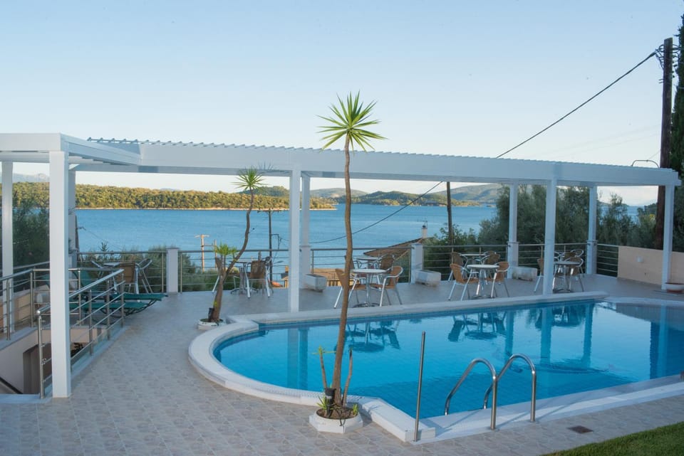 Day, Natural landscape, Pool view, Swimming pool, sunbed