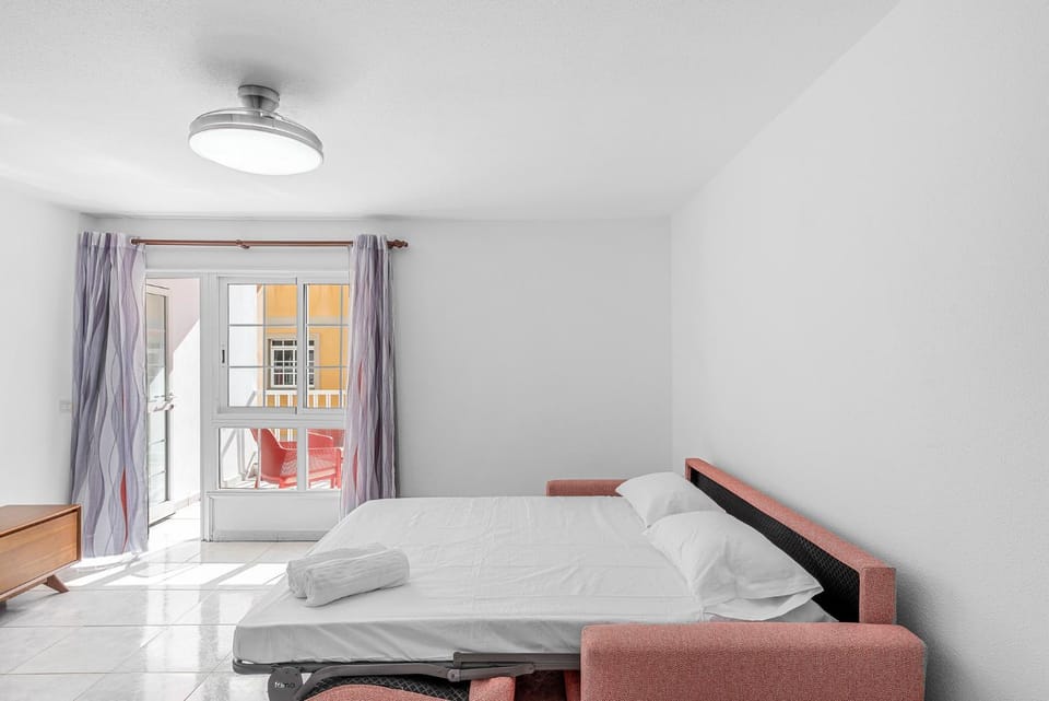 Bed, Living room