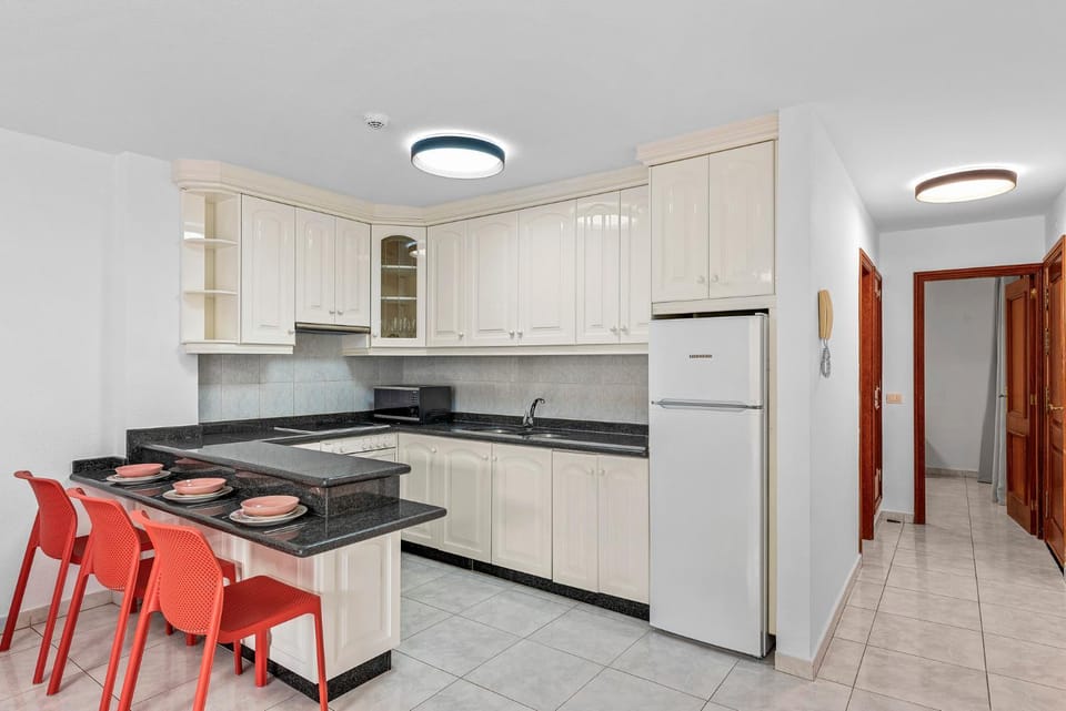 Dining area, microwave, kitchen