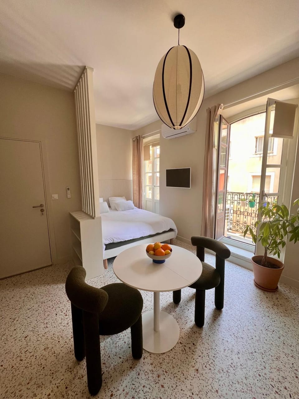 Studio design face aux Halles - Proche des Grands Buffets Apartment in Narbonne
