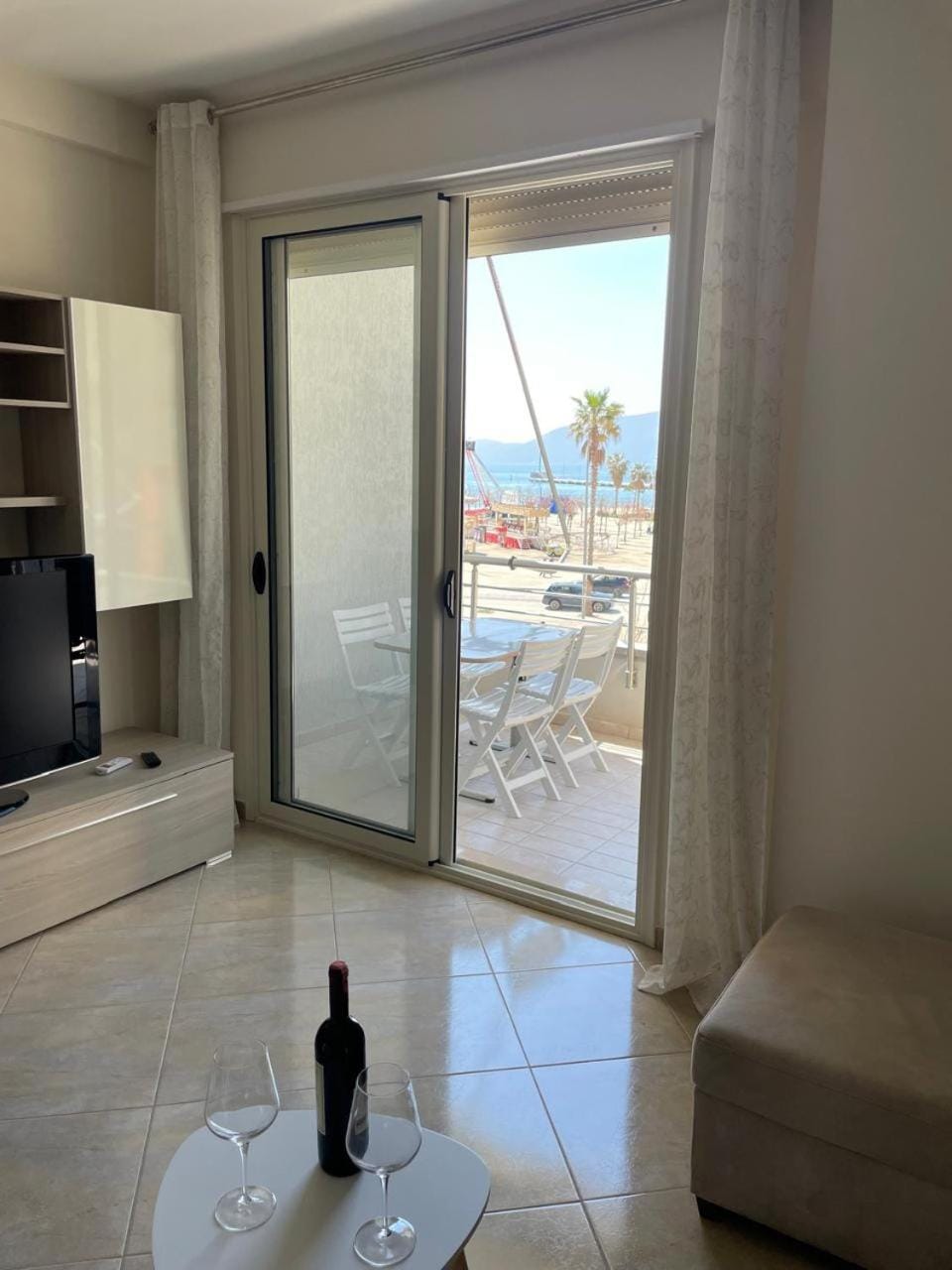 View (from property/room), Balcony/Terrace, Kitchen or kitchenette, Living room, Seating area, Dining area, Sea view