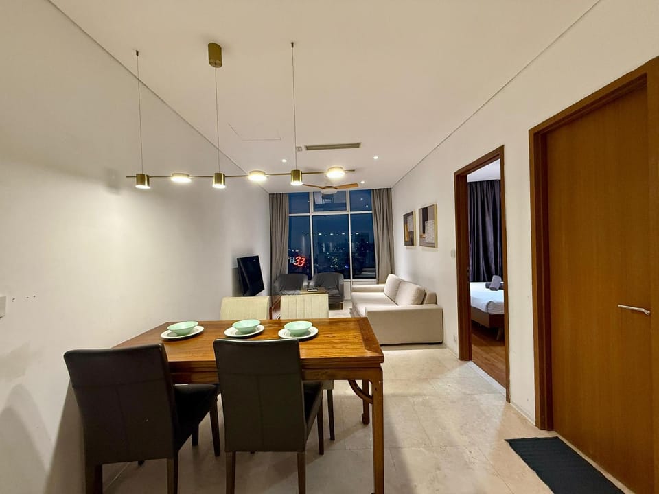 Bed, TV and multimedia, Living room, Photo of the whole room, Seating area