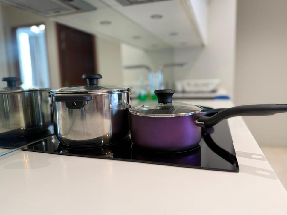 Kitchen or kitchenette, Food and drinks, Food, minibar, stove