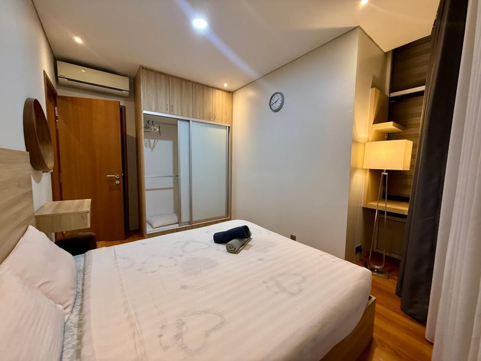 Bed, Photo of the whole room, Bedroom, towels, wardrobe, air conditioner