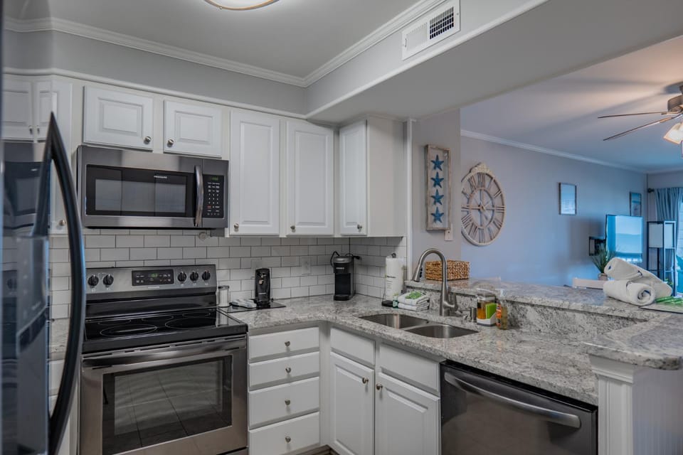Spacious Oceanfront 3 BR Condo-Steps to the Beach-Tilghman Beach and Racquet Club 224 Apartment in North Myrtle Beach