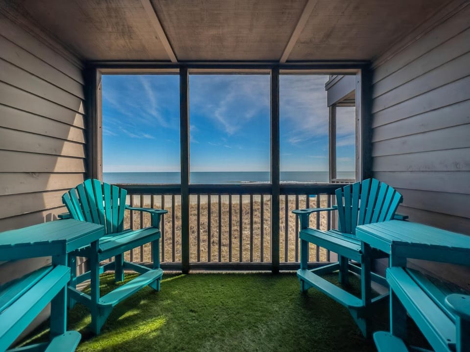 Spacious Oceanfront 3 BR Condo-Steps to the Beach-Tilghman Beach and Racquet Club 224 Apartment in North Myrtle Beach