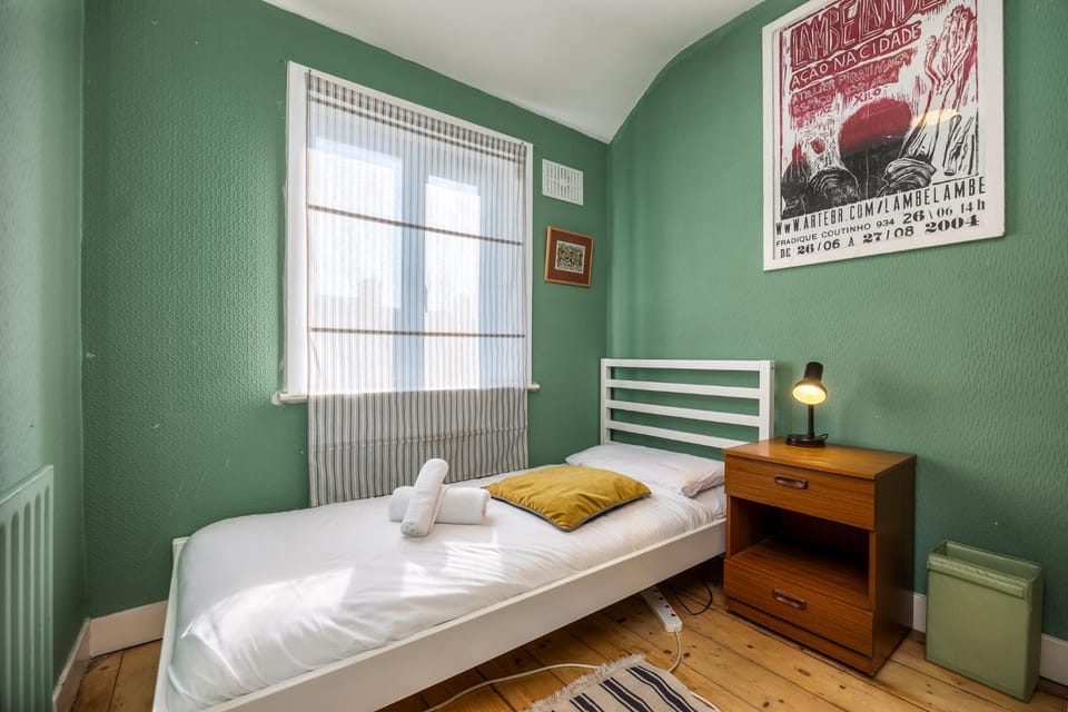 Sunny 3BR with backyard Near Drumcondra Train Station Apartment in Dublin