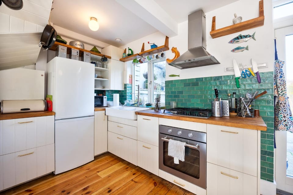 Sunny 3BR with backyard Near Drumcondra Train Station Apartment in Dublin