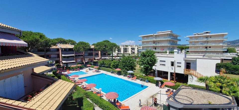 Pool view, Swimming pool