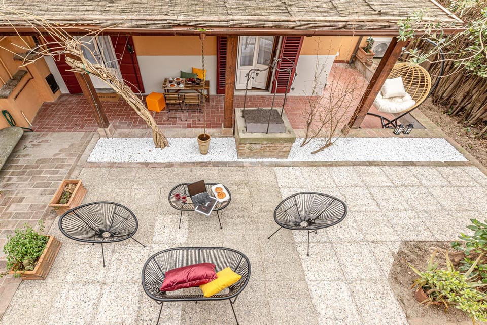 Property building, Patio, Garden, Balcony/Terrace, Dining area, Garden view