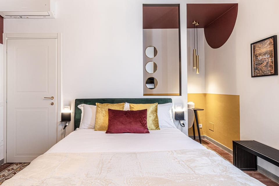 Photo of the whole room, Bedroom