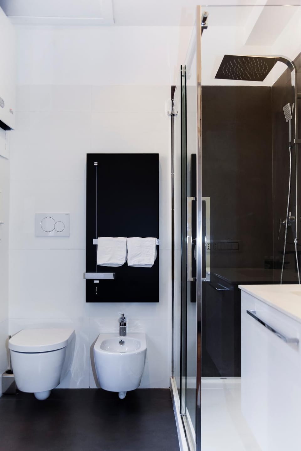 Shower, Toilet, Bathroom, bidet, towels