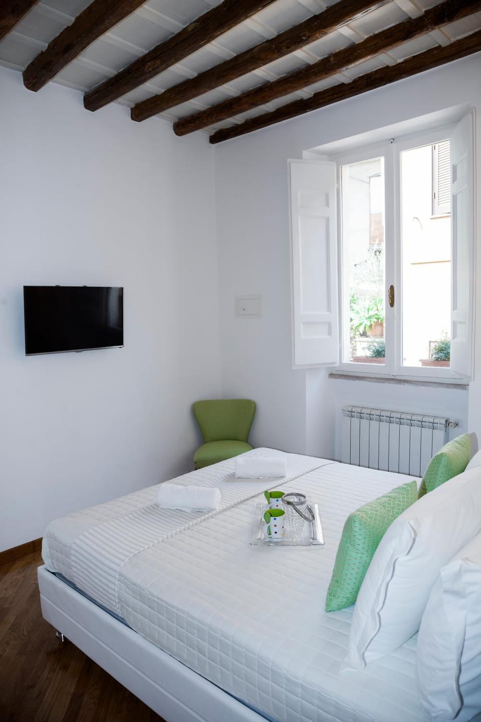 Bed, TV and multimedia, View (from property/room), Photo of the whole room, Bedroom