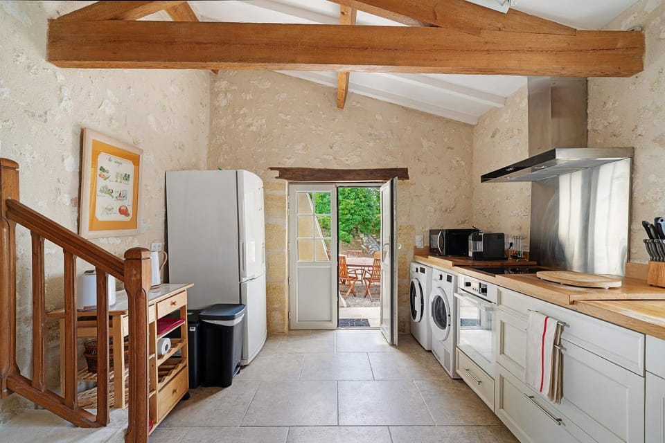 Property building, Kitchen or kitchenette, Living room