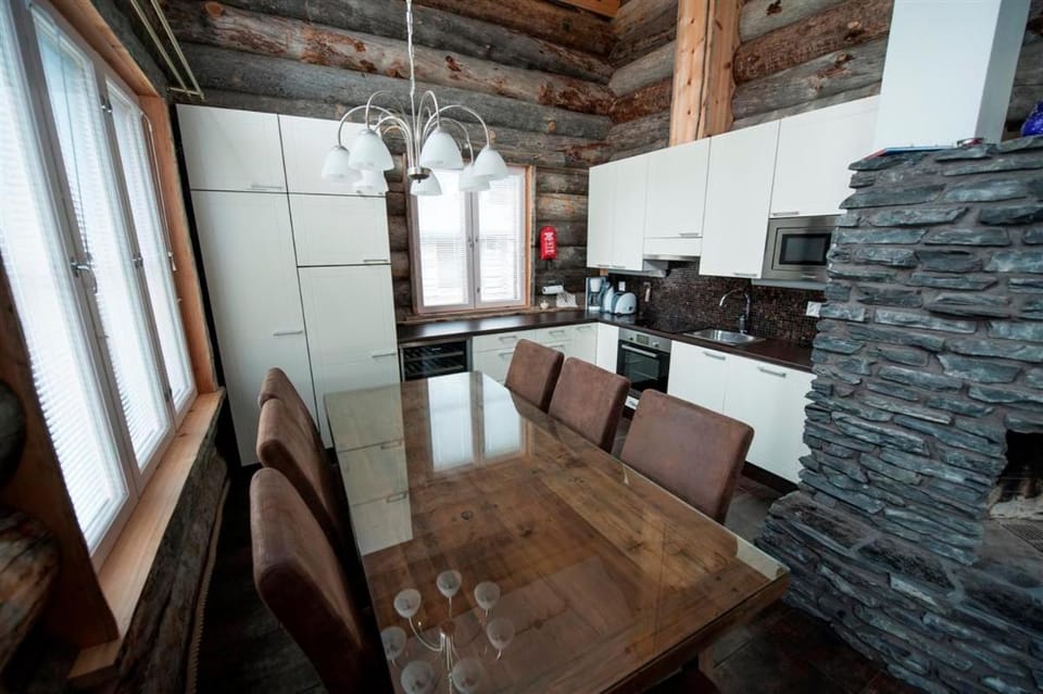Dining area, kitchen