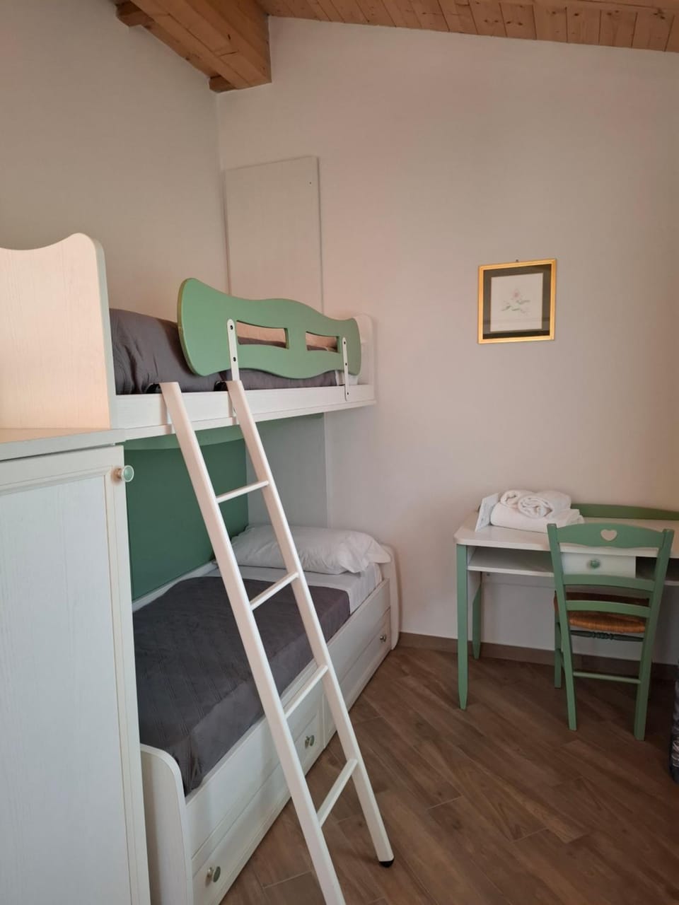 Bed, bunk bed