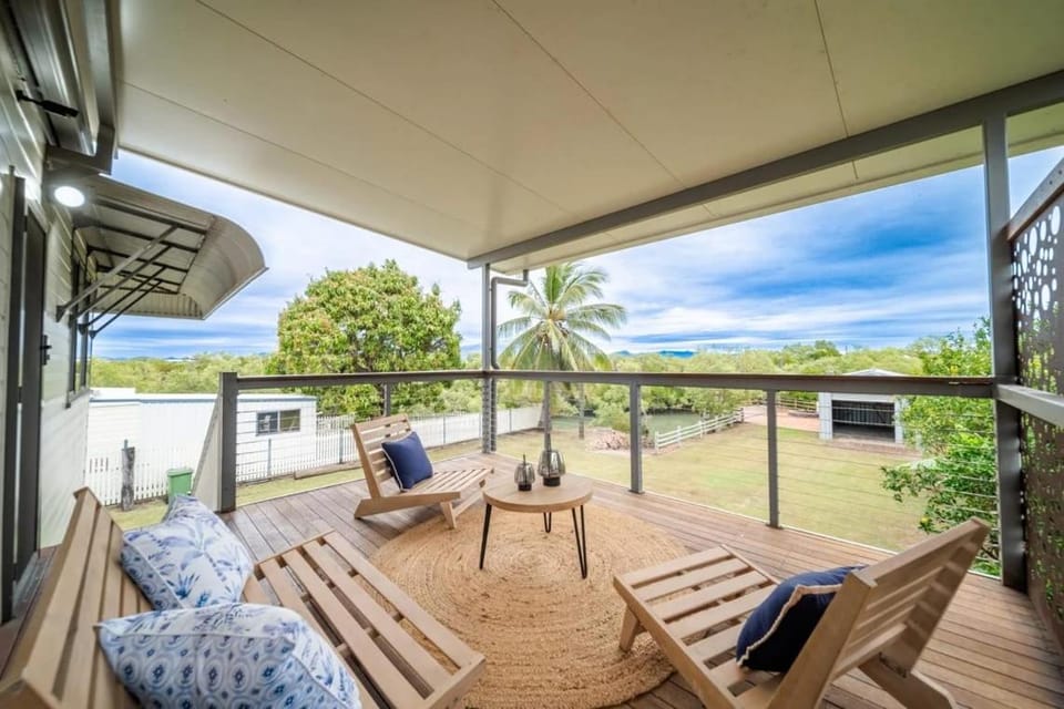 Riverfront Retreat - Fish from Deck with Boat Ramp House in Queensland