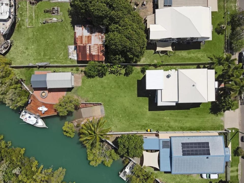 Riverfront Retreat - Fish from Deck with Boat Ramp House in Queensland