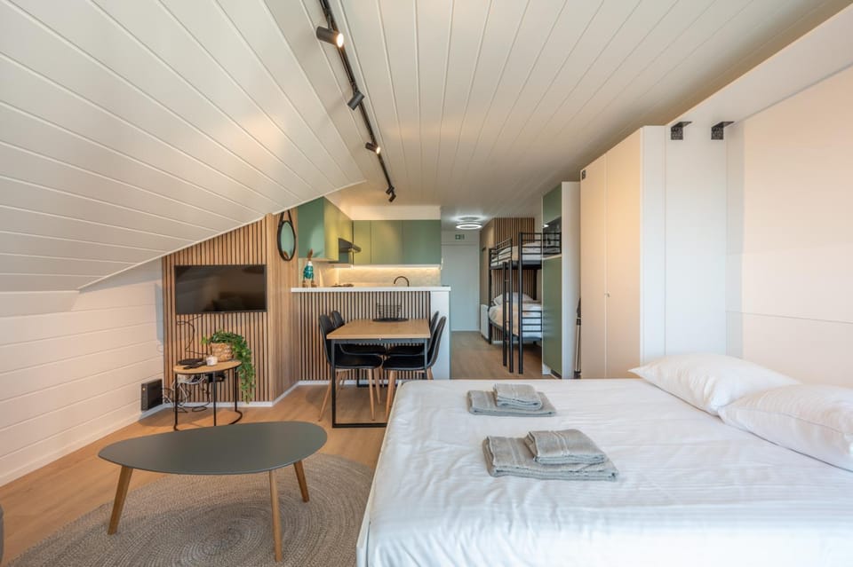 Bed, Living room