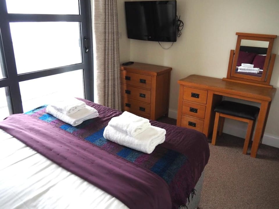 Dog Friendly Seaside Flat on the Salt Path Apartment in Westward Ho