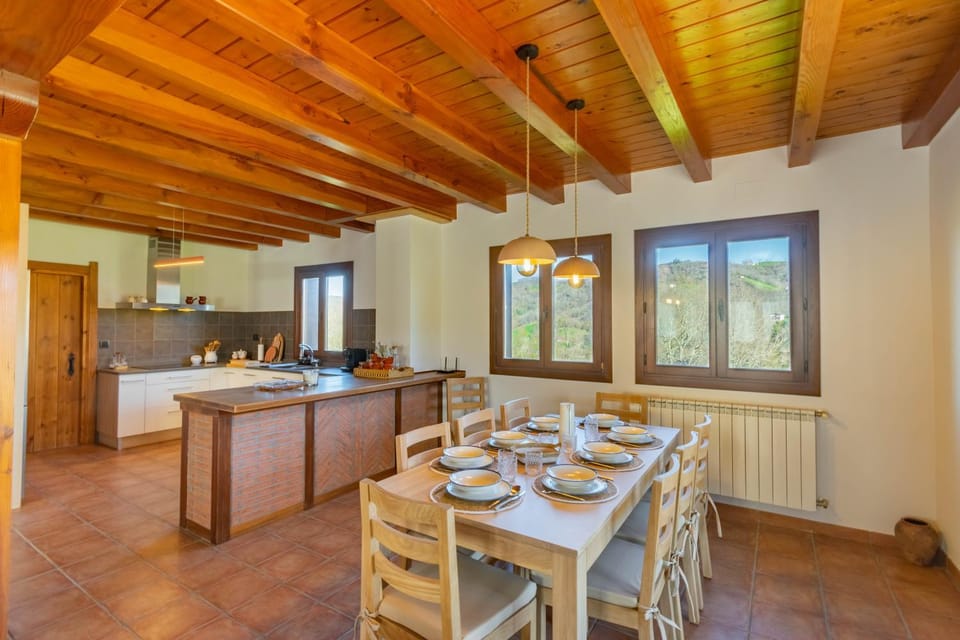 Amplia casa con barbacoa y vistas al valle Chalet in French Basque Country