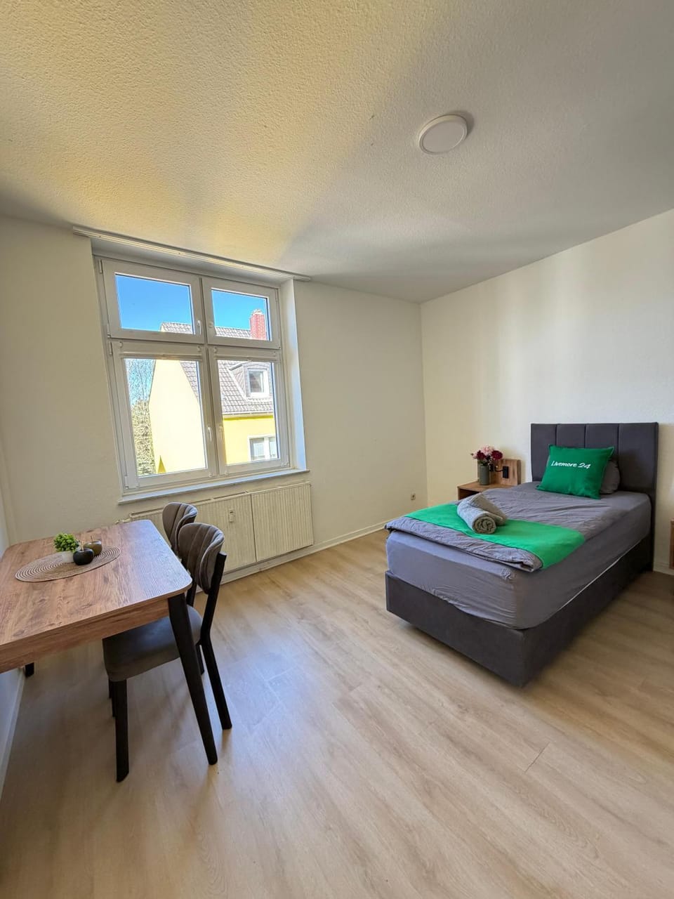 Livemore24 - Apartment 2 in Oberhausen WLAN - Smart-TV - 24-7 Check-in und Küche Apartment in Oberhausen