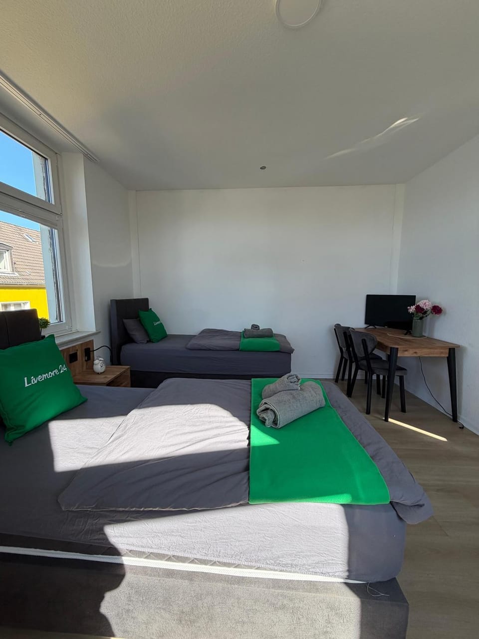 Livemore24 - Apartment 2 in Oberhausen WLAN - Smart-TV - 24-7 Check-in und Küche Apartment in Oberhausen