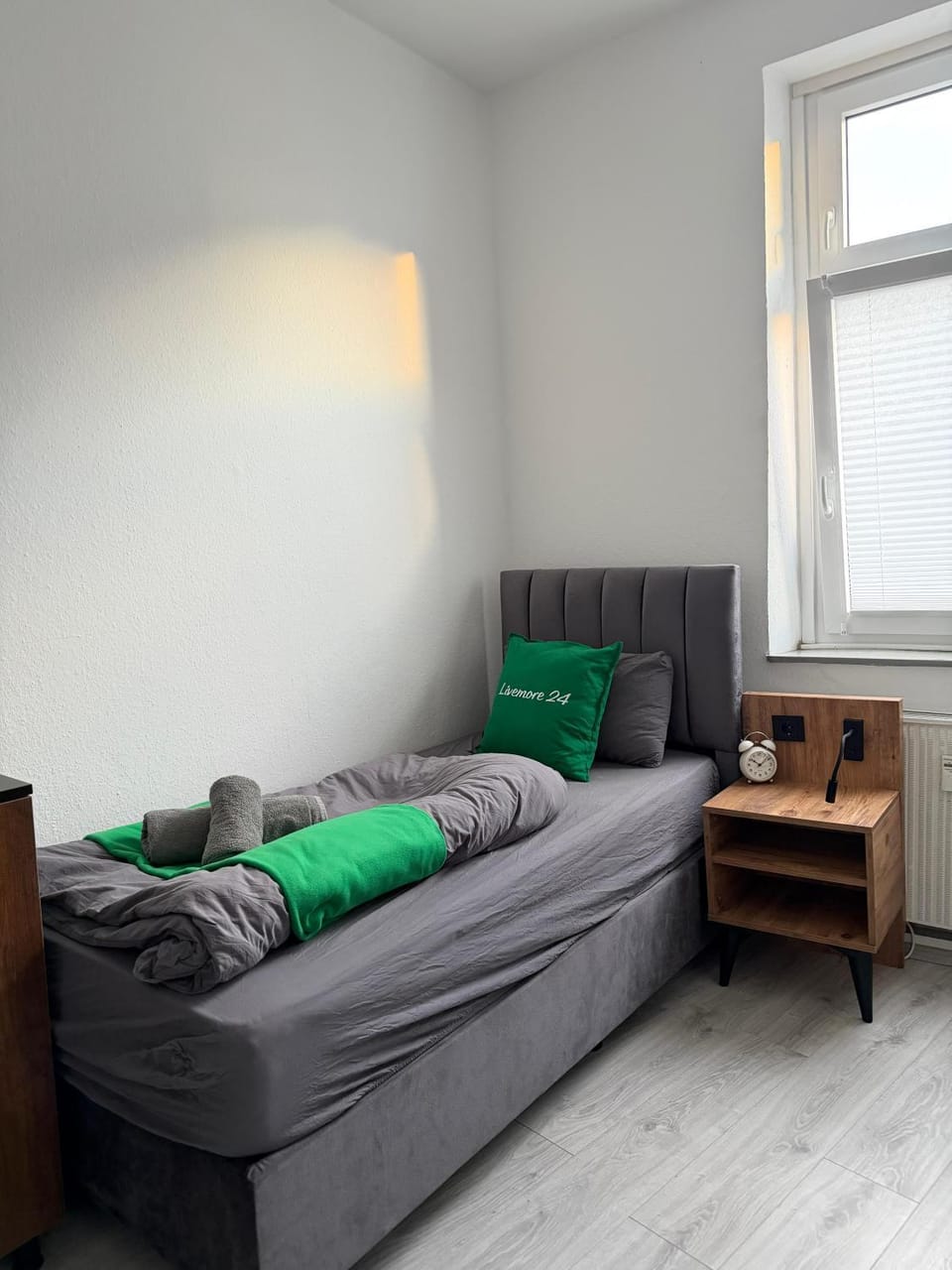 Livemore24 - Apartment 2 in Oberhausen WLAN - Smart-TV - 24-7 Check-in und Küche Apartment in Oberhausen