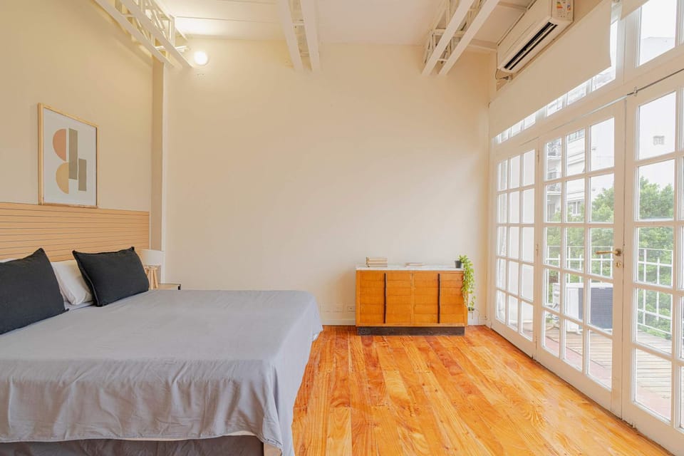 Bed, air conditioner