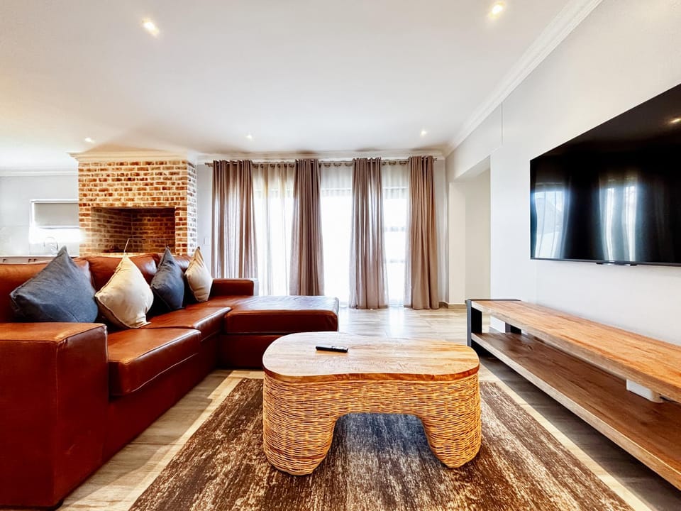 TV and multimedia, Living room, Seating area, Evening entertainment